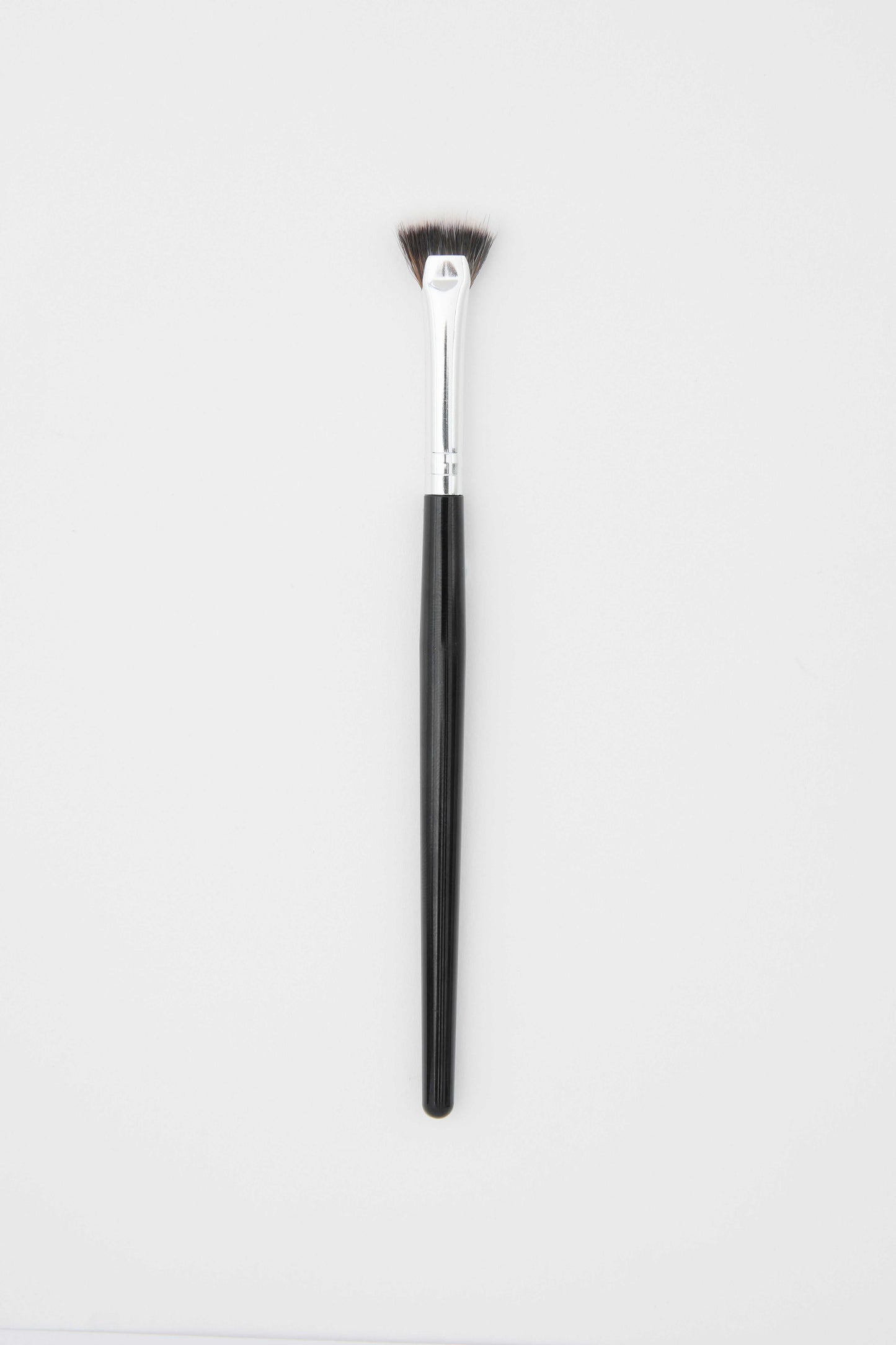 Mascara fan brush with fine bristles for precise lash application
