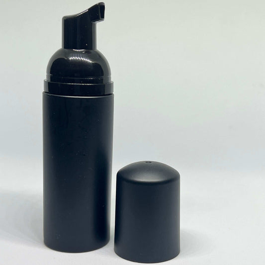 Magnetic lash shampoo in black pump bottle with cap