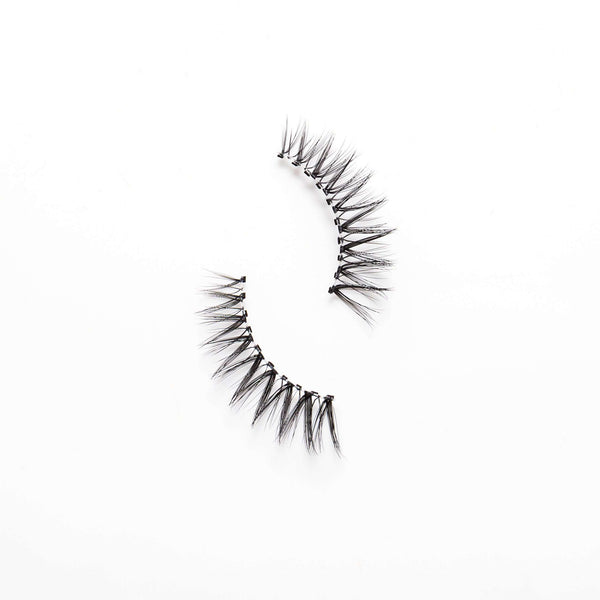 Free Is One Dramatic Lashes for evening and special occasions, showing long, voluminous, customizable lashes in elegant black packaging on a clean background