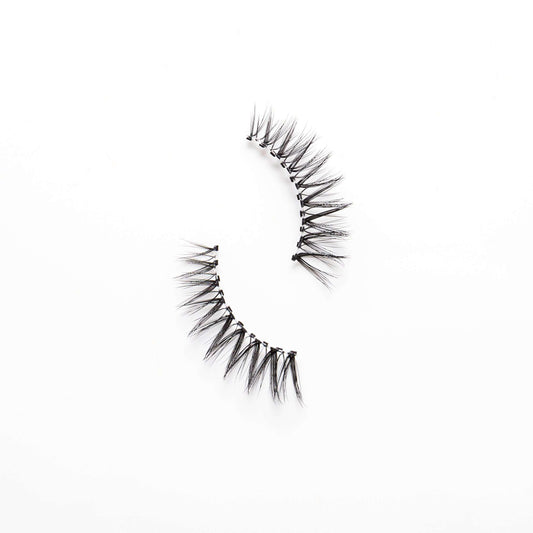 Free Is One Dramatic Lashes for evening and special occasions, showing long, voluminous, customizable lashes in elegant black packaging on a clean background