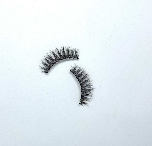 No 7 Open Glam I AM RADIANT light wispy magnetic false eyelashes on clear band