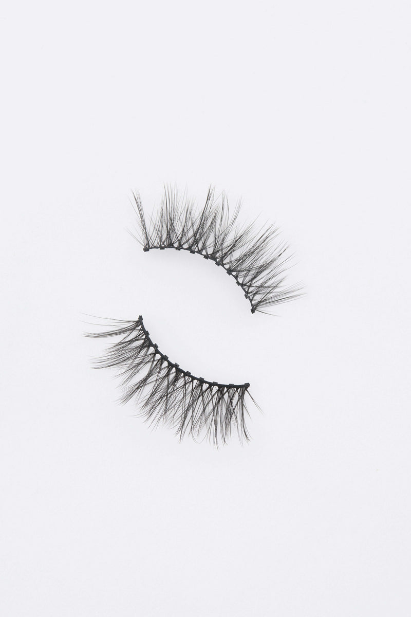 I AM LIMITLESS bold dramatic false eyelashes with black band