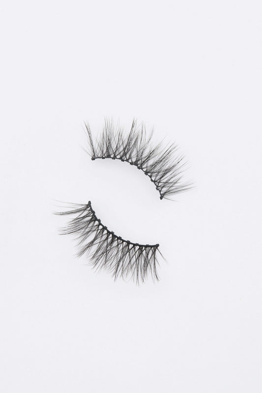 I AM LIMITLESS bold dramatic false eyelashes with black band