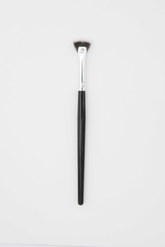 Mascara fan brush with fine bristles for precise lash application